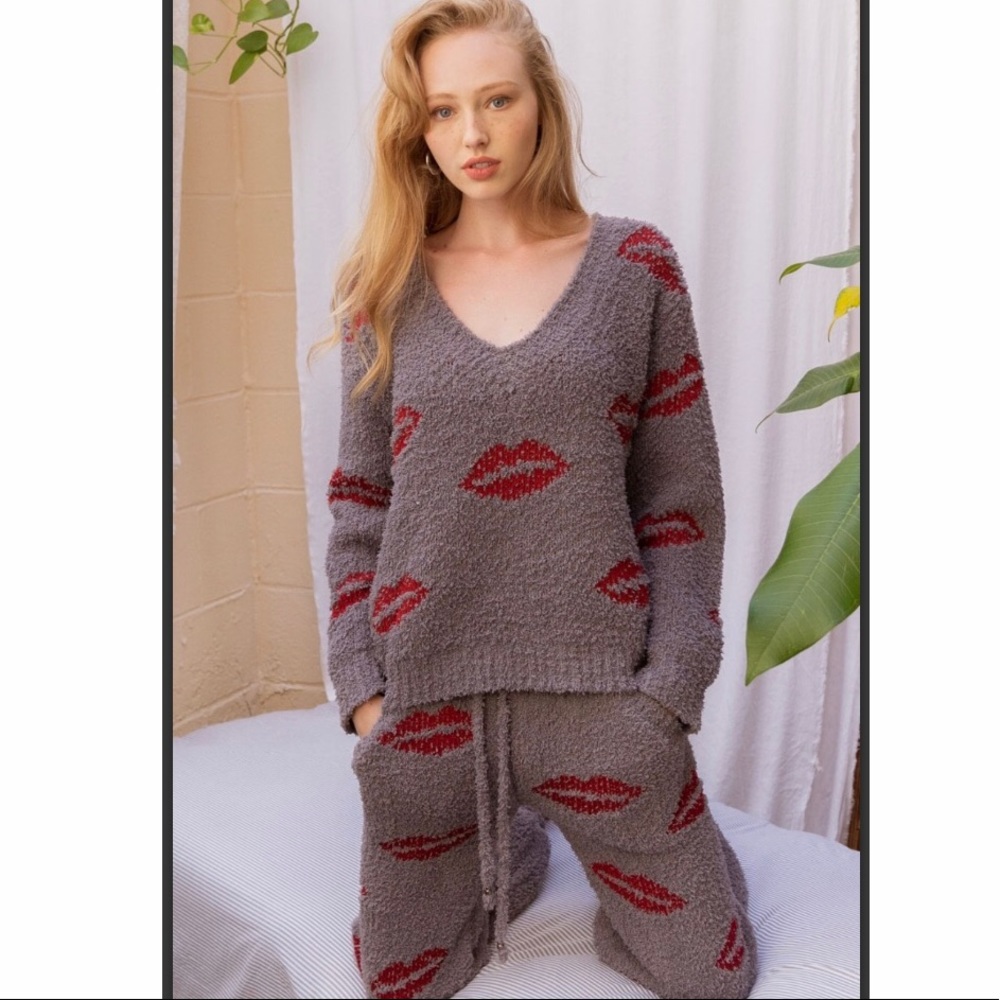 BERBER Lips V Neck pullover - Picture 2 of 5